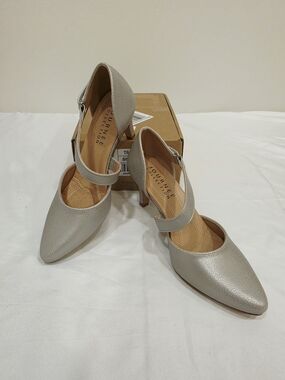 Journee Collection Tillis Silver Pointed Mary Jane Heels